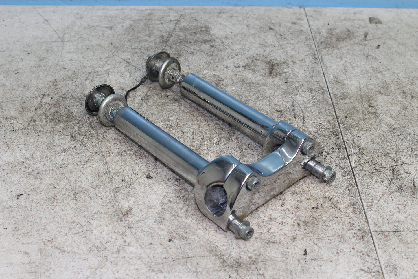 98-03 Harley Sportster Hugger 883  5.5" Bar Riser Clamps
