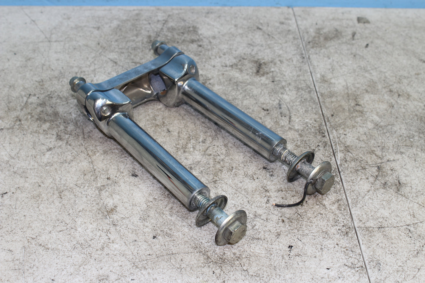 98-03 Harley Sportster Hugger 883  5.5" Bar Riser Clamps