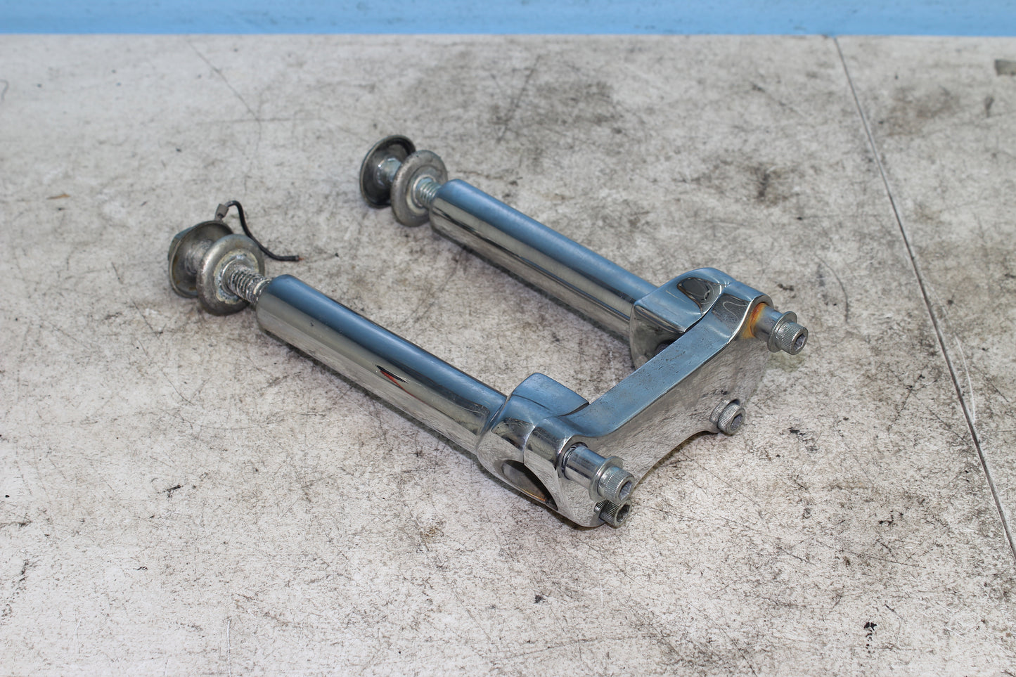 98-03 Harley Sportster Hugger 883  5.5" Bar Riser Clamps