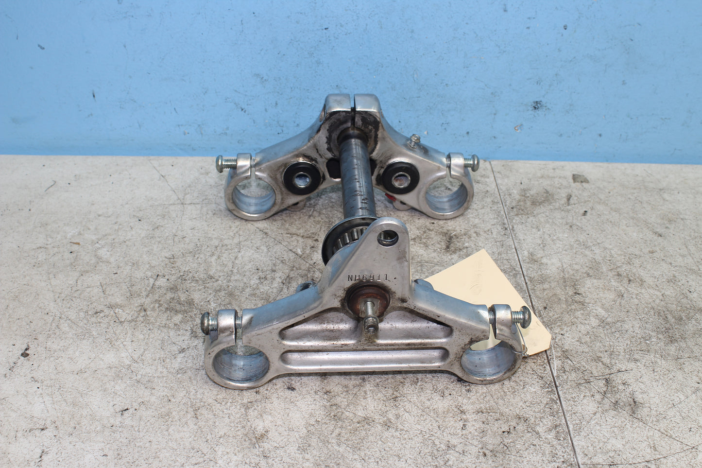 98-03 Harley Sportster Hugger 883 OEM Triple Tree 45563-87 45739-87