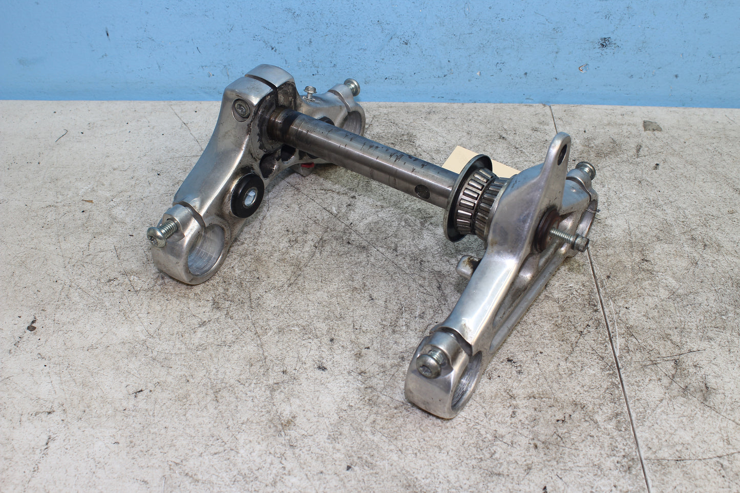 98-03 Harley Sportster Hugger 883 OEM Triple Tree 45563-87 45739-87