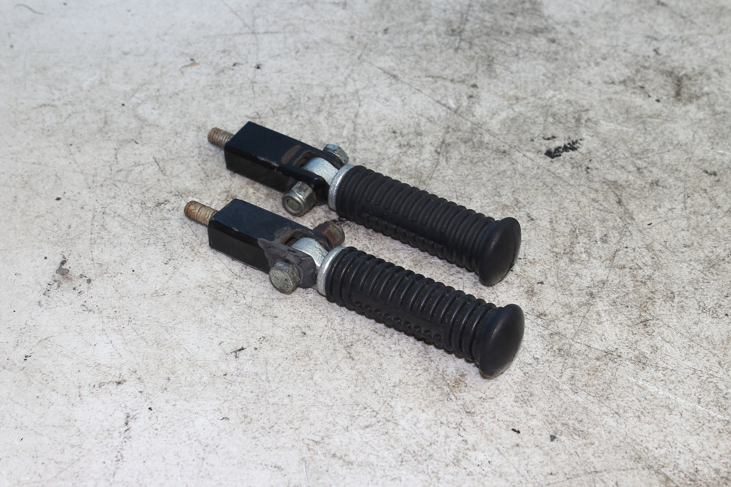 98-03 Harley Sportster Hugger 883 OEM Rear Passenger Foot Pegs Left Right