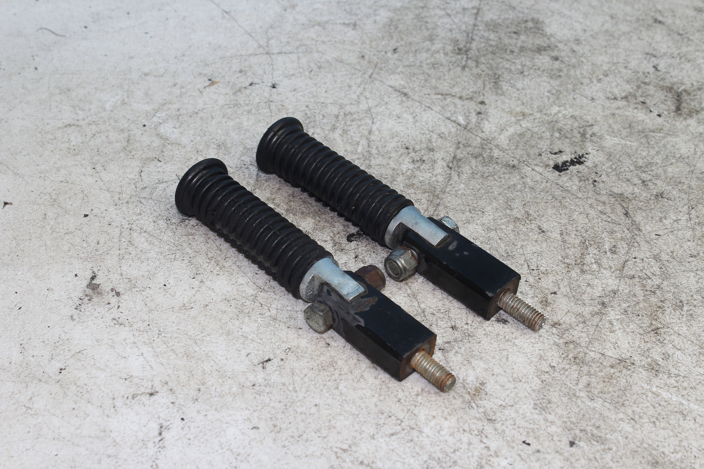98-03 Harley Sportster Hugger 883 OEM Rear Passenger Foot Pegs Left Right