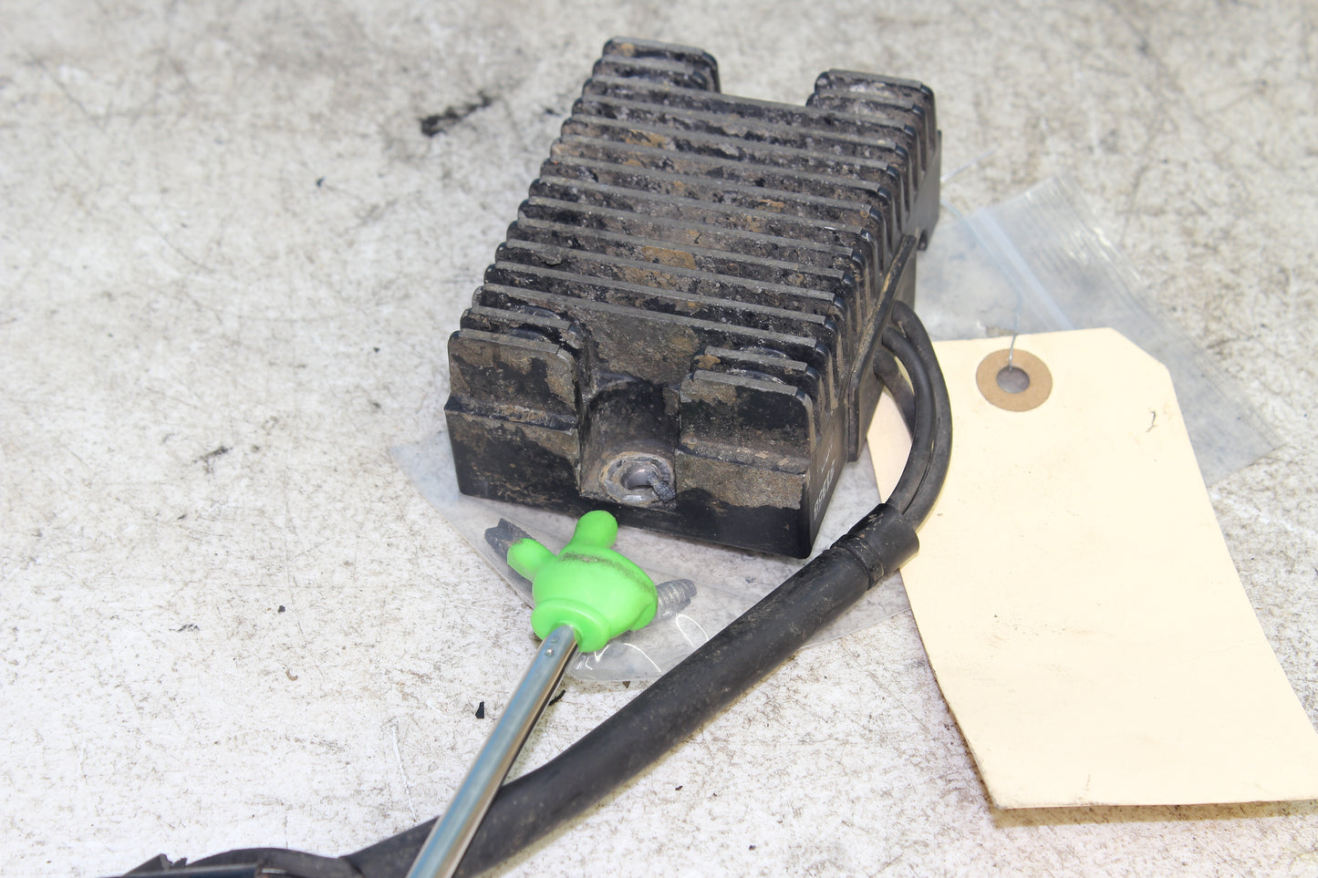 98-03 Harley Sportster Hugger 883 OEM Rectifier Voltage Regulator 74523-94A