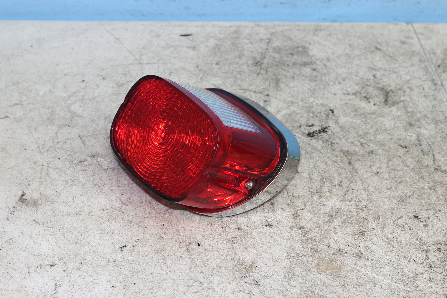 98-03 Harley Sportster Hugger 883 OEM Rear Brake Tail Light 68140-04
