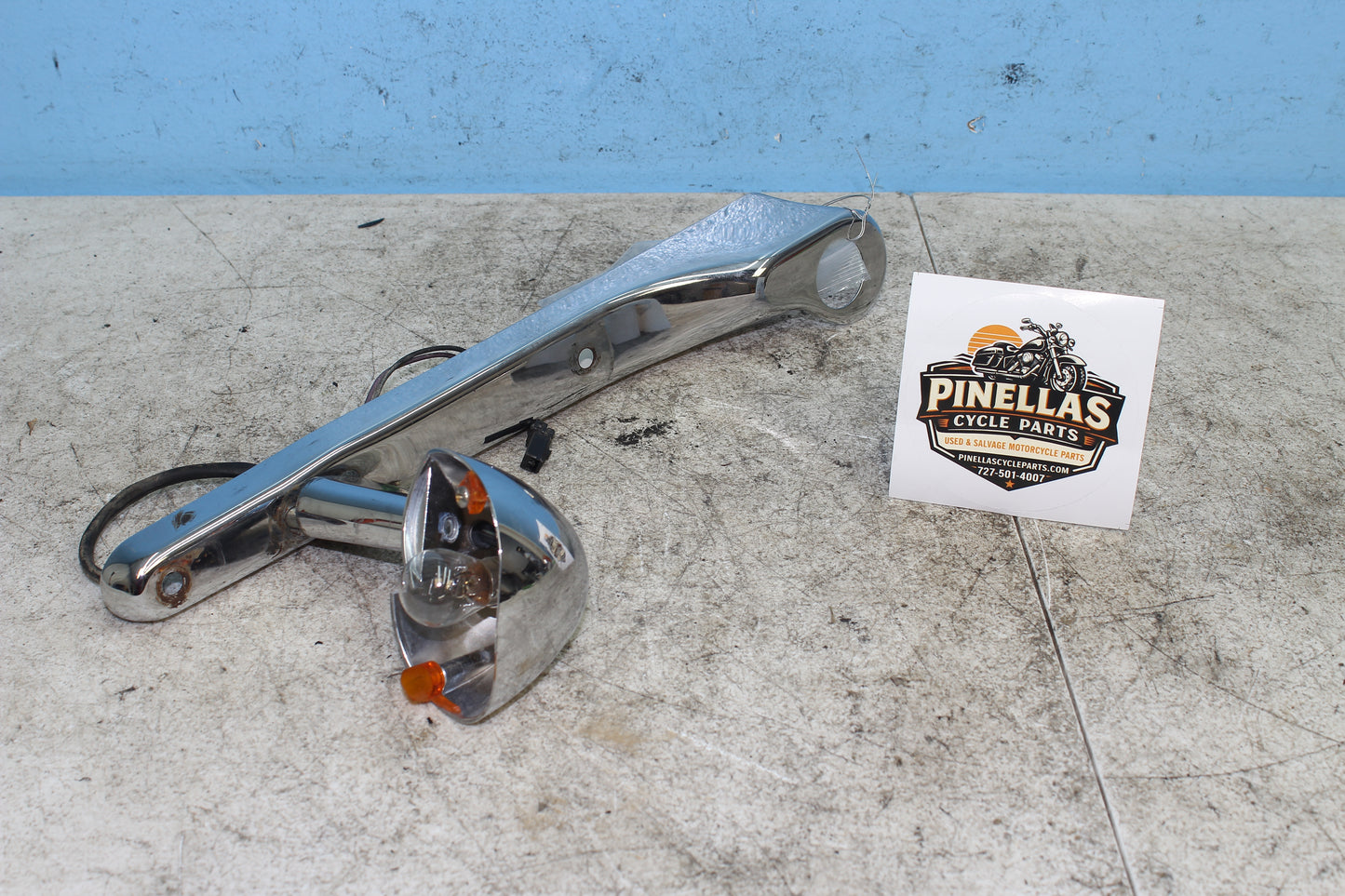 98-03 Harley Sportster Hugger 883 OEM Rear Right Turn Signal Strut Cover *DMG*