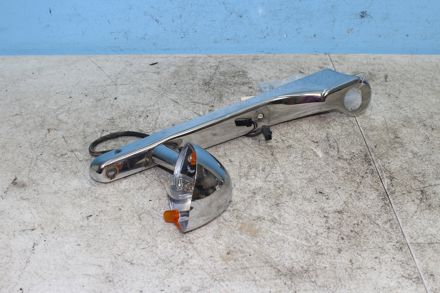 98-03 Harley Sportster Hugger 883 OEM Rear Right Turn Signal Strut Cover *DMG*