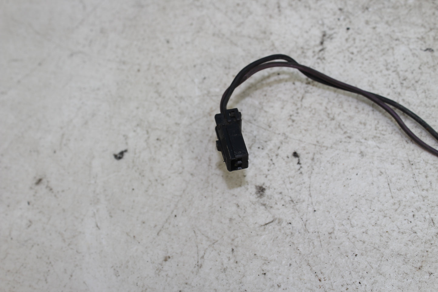 98-03 Harley Sportster Hugger 883 OEM Rear Right Turn Signal Strut Cover *DMG*