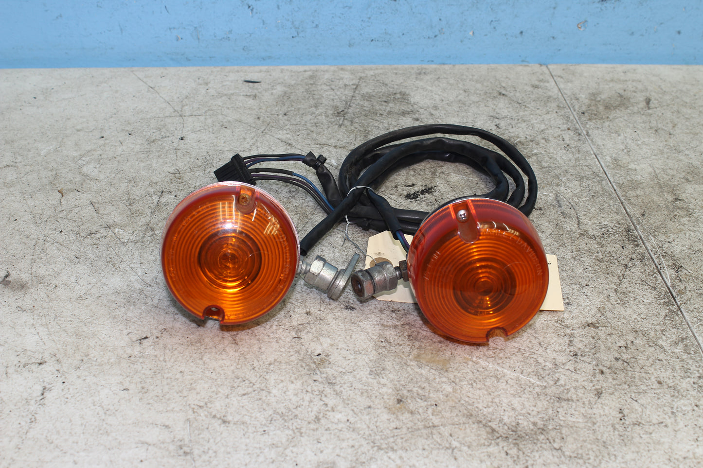 98-03 Harley Sportster Hugger 883 OEM Front Turn Signals Left Right 68709-94
