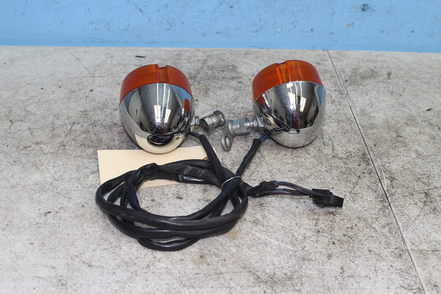 98-03 Harley Sportster Hugger 883 OEM Front Turn Signals Left Right 68709-94