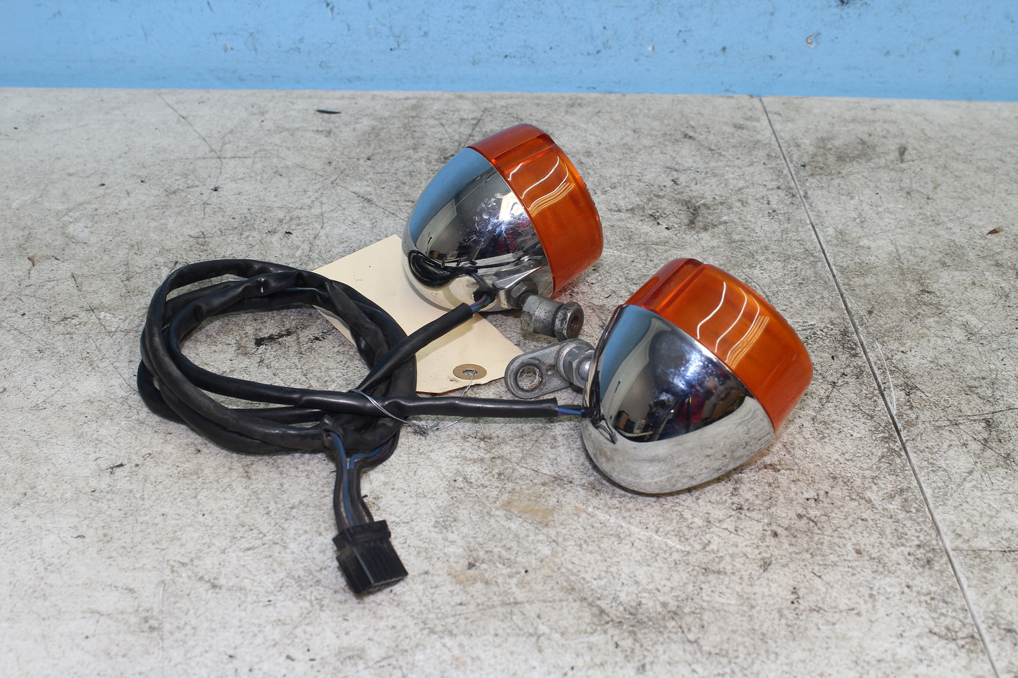 98-03 Harley Sportster Hugger 883 OEM Front Turn Signals Left Right 68709-94