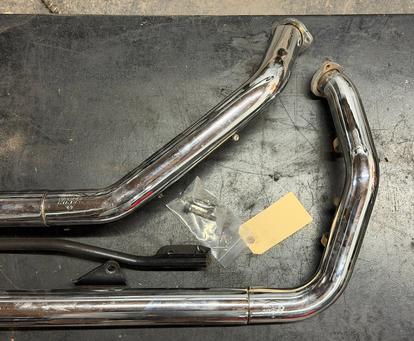 98-03 Harley Sportster Hugger 883  Vance & Hines Exhuast *DMG*