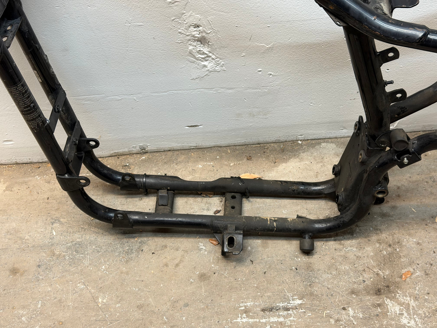 98-03 Harley Sportster Hugger 883 OEM Frame *CLN* 47150-98A
