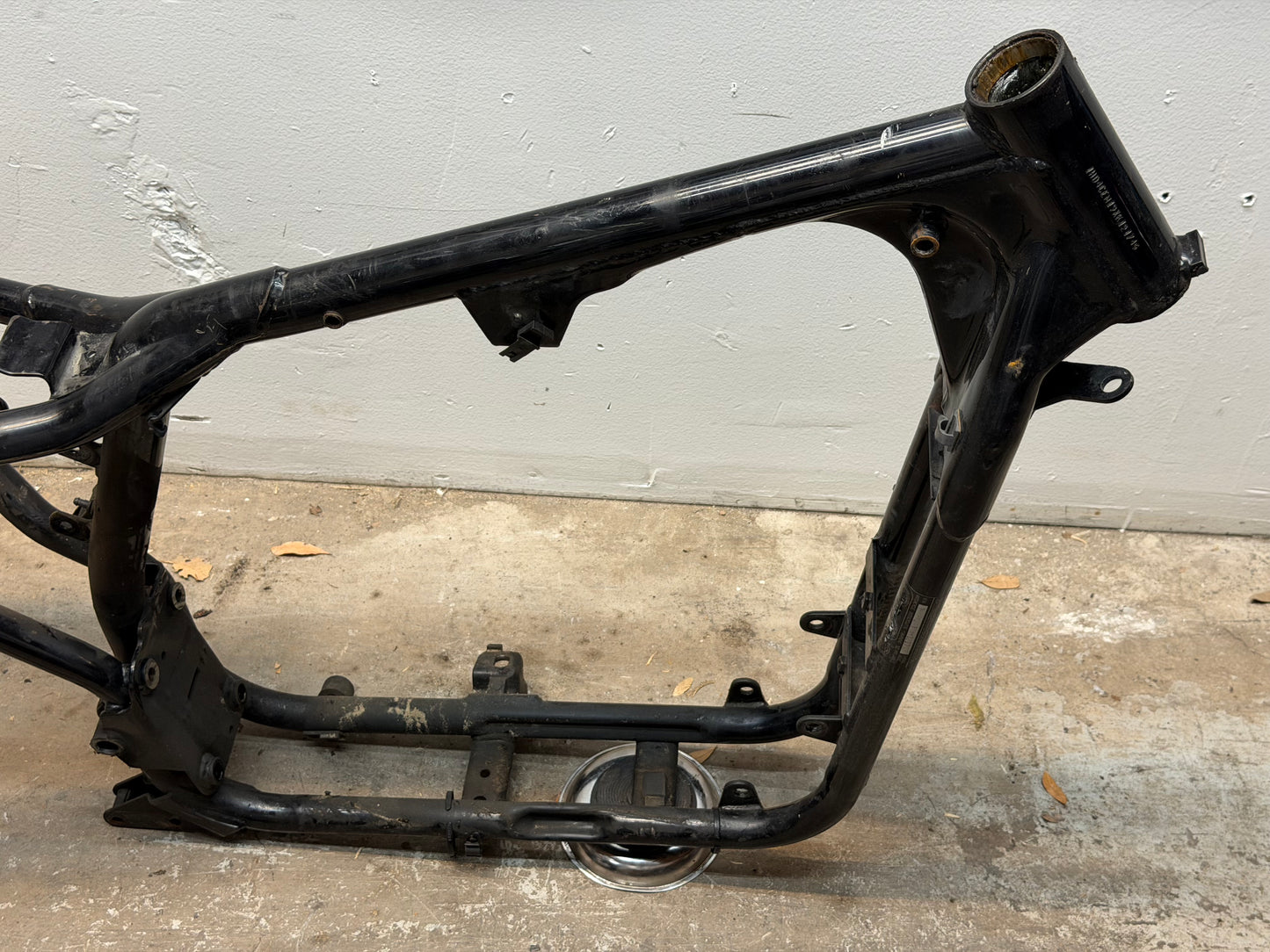 98-03 Harley Sportster Hugger 883 OEM Frame *CLN* 47150-98A