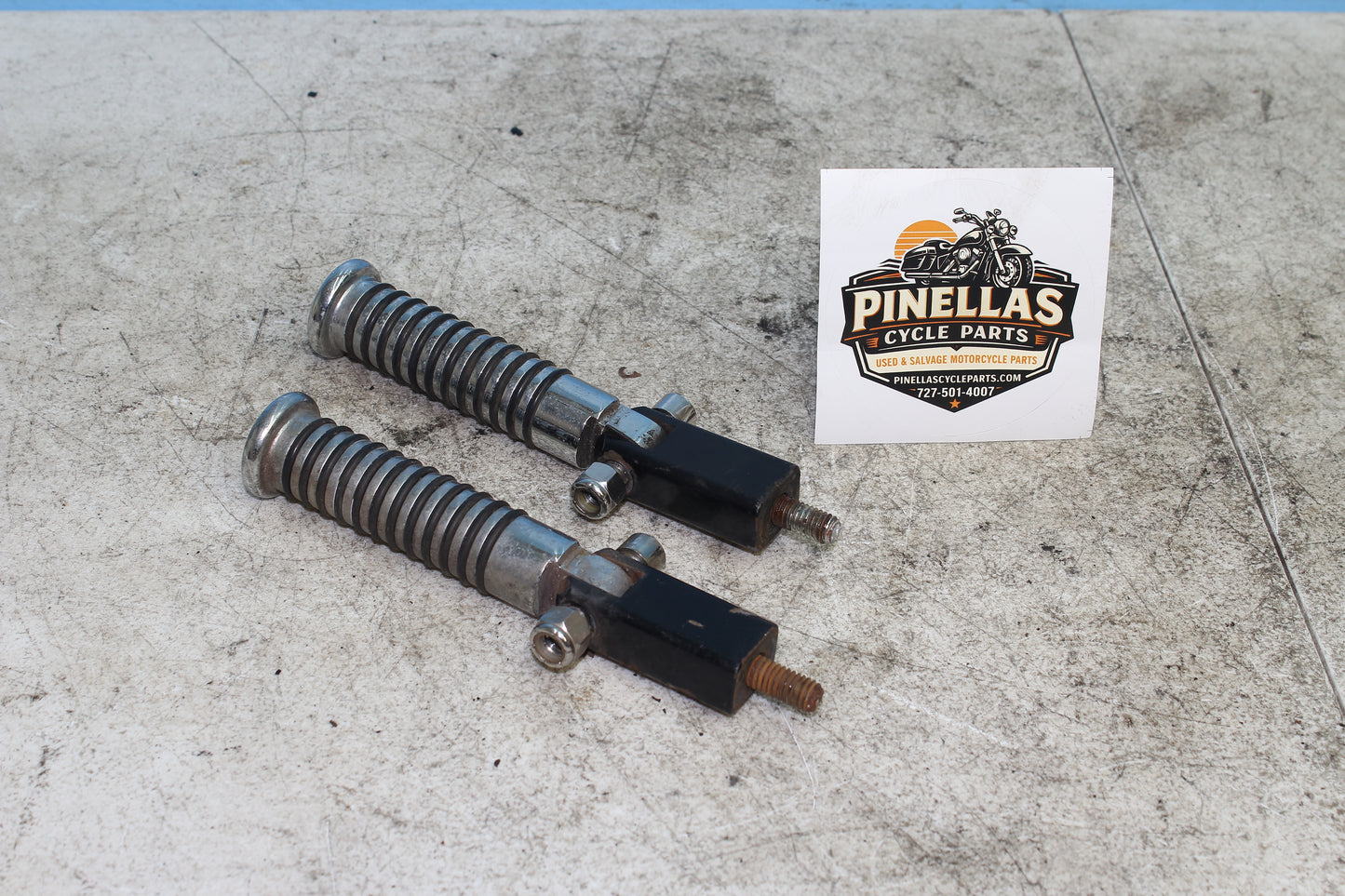 82-85 Harley Sportster XLX1000 Rear Passenger Foot Pegs Mount Left Right