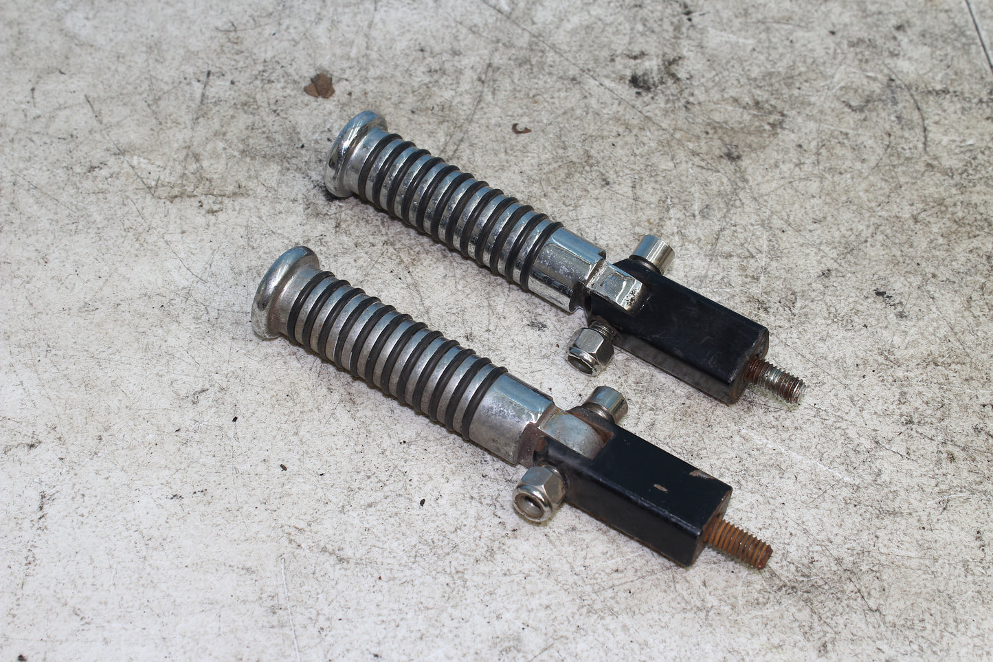 82-85 Harley Sportster XLX1000 Rear Passenger Foot Pegs Mount Left Right