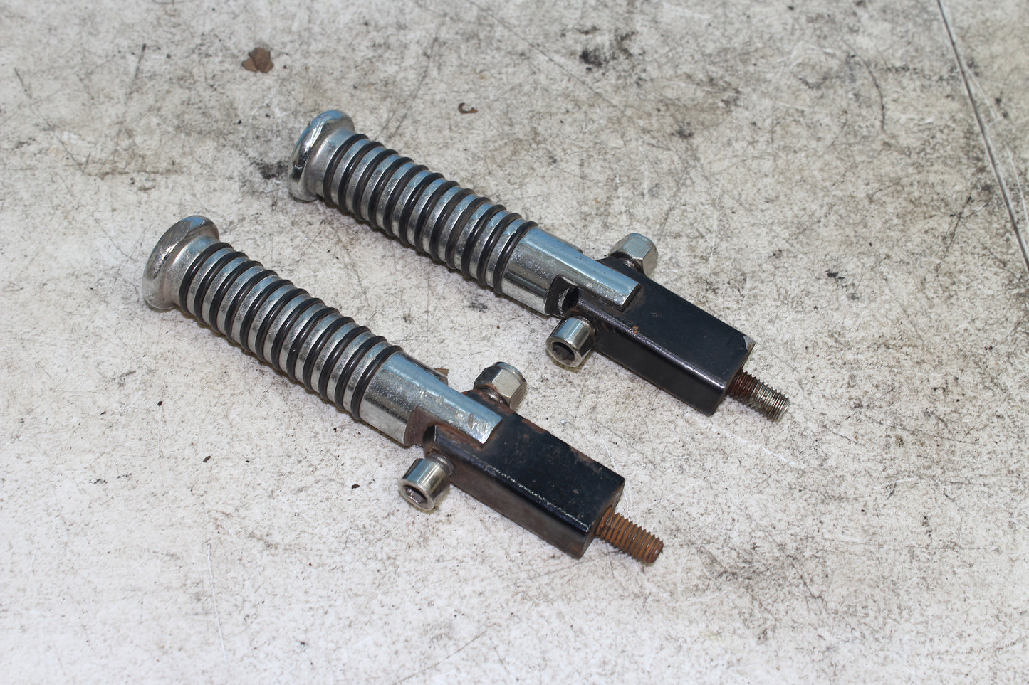 82-85 Harley Sportster XLX1000 Rear Passenger Foot Pegs Mount Left Right