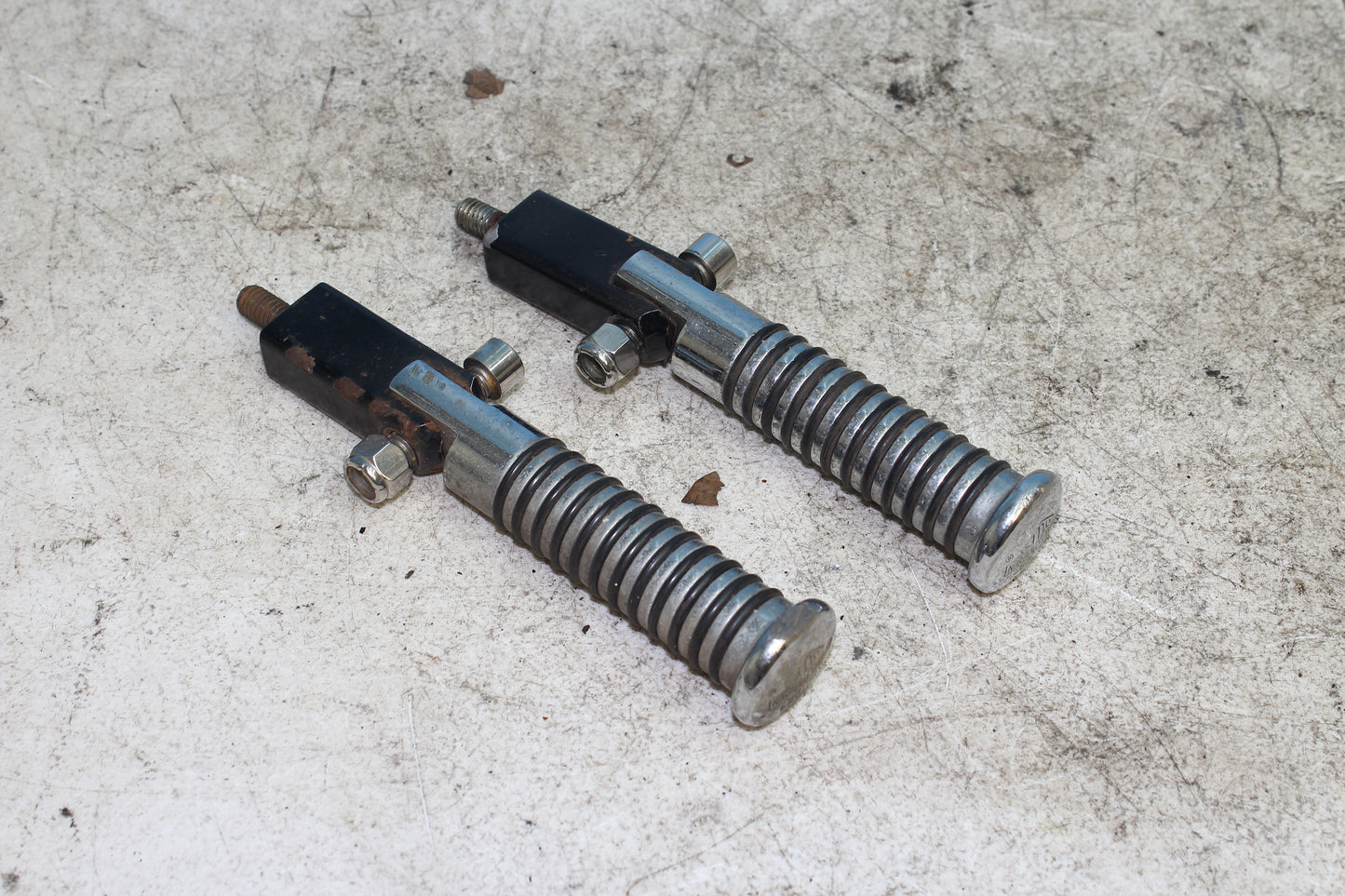 82-85 Harley Sportster XLX1000 Rear Passenger Foot Pegs Mount Left Right