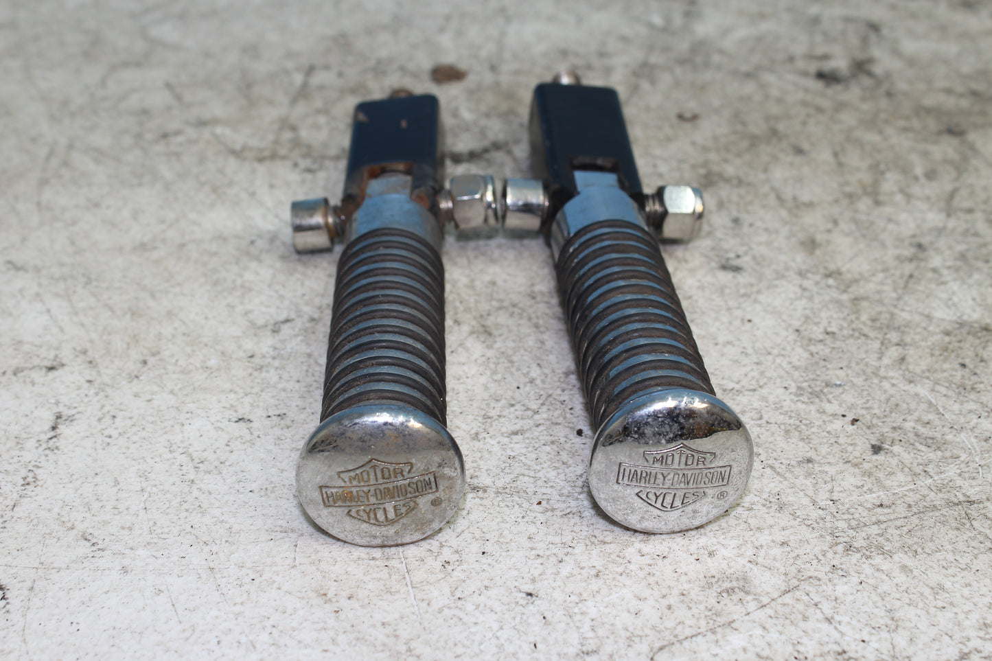 82-85 Harley Sportster XLX1000 Rear Passenger Foot Pegs Mount Left Right