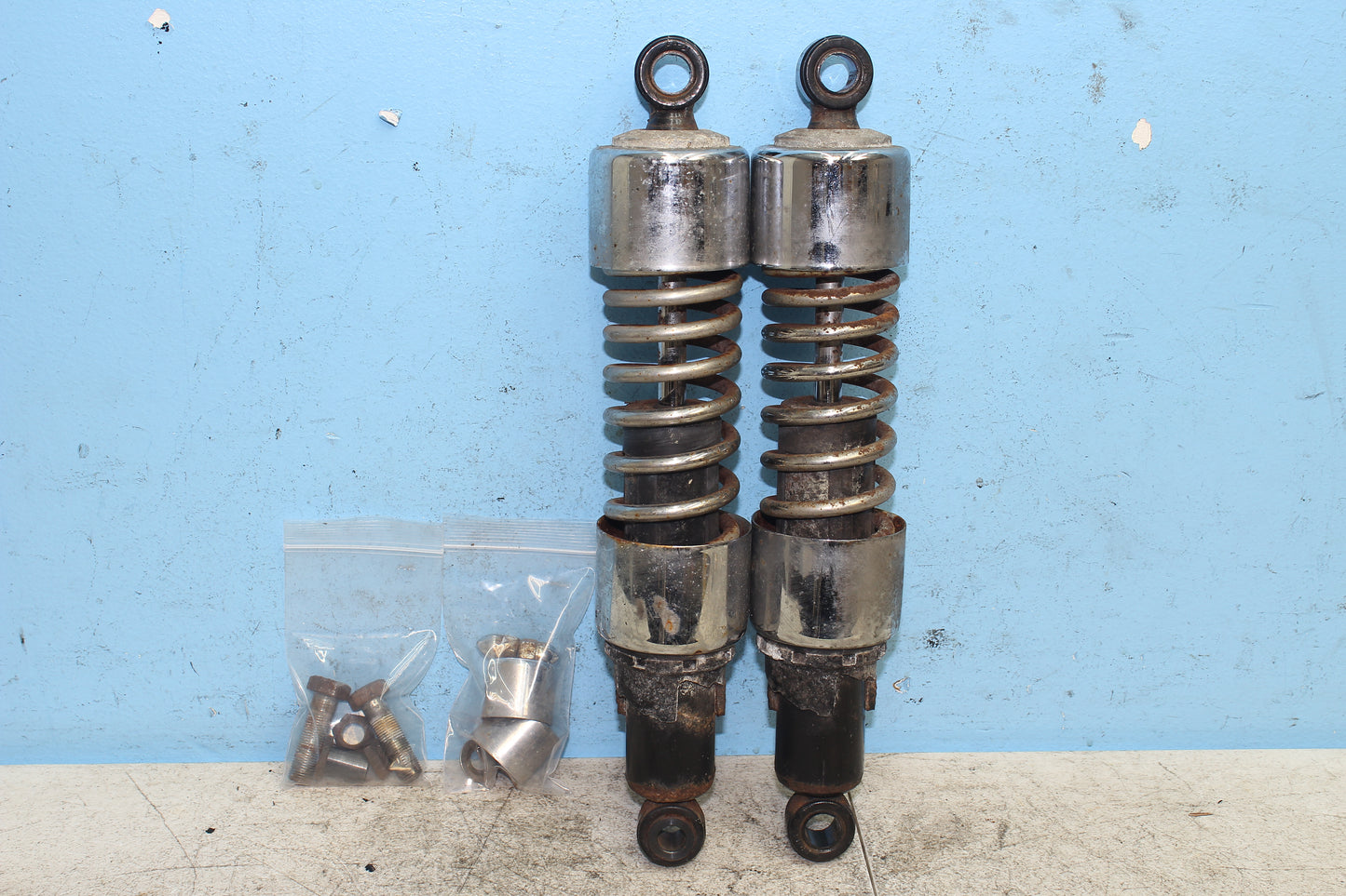 82-85 Harley Sportster XLX1000 Ironhead Rear Shocks Left Right 54568-82