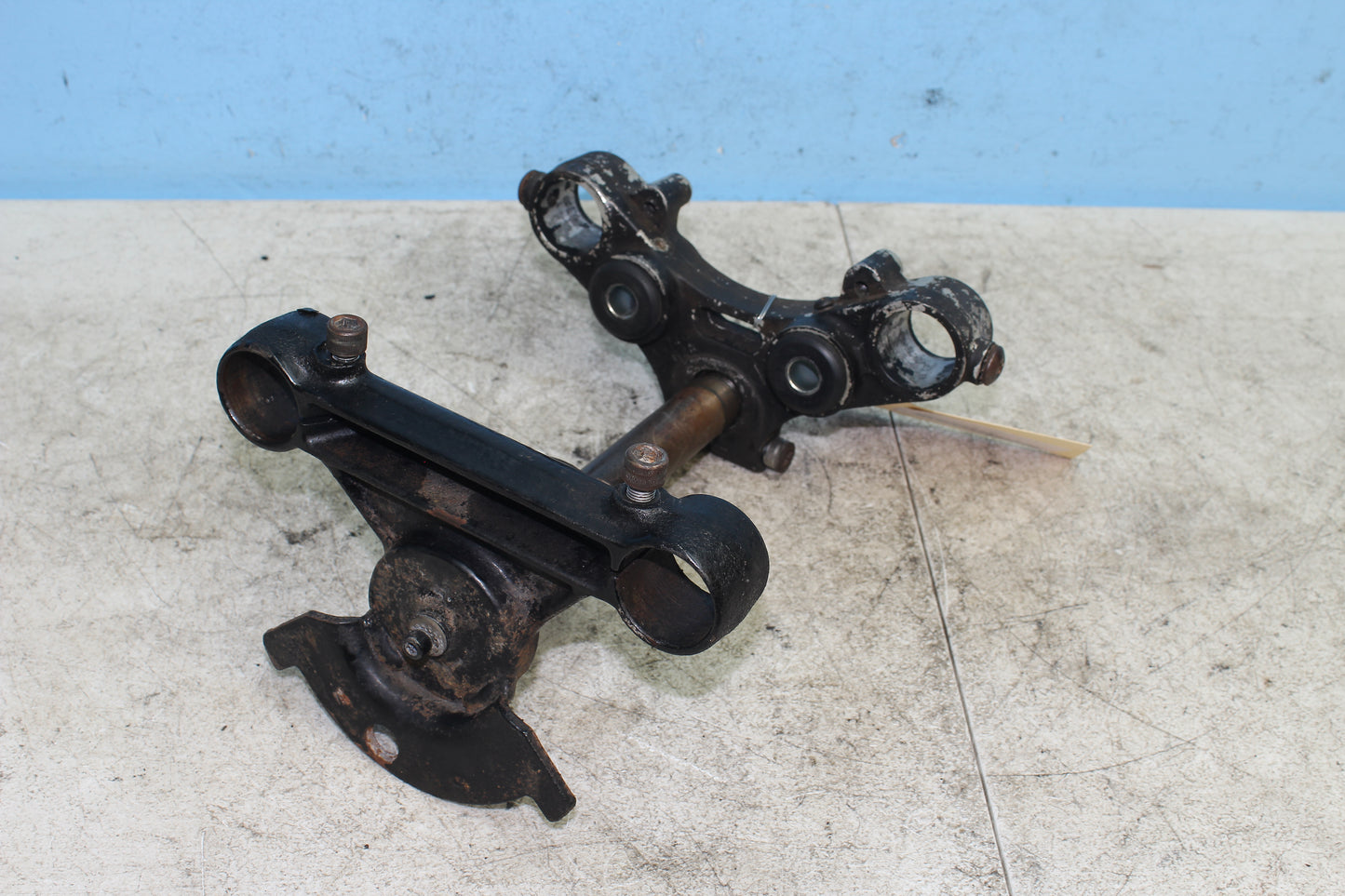 82-85 Harley Sportster XLX1000 Ironhead Triple Tree 47694-84 45736-78B