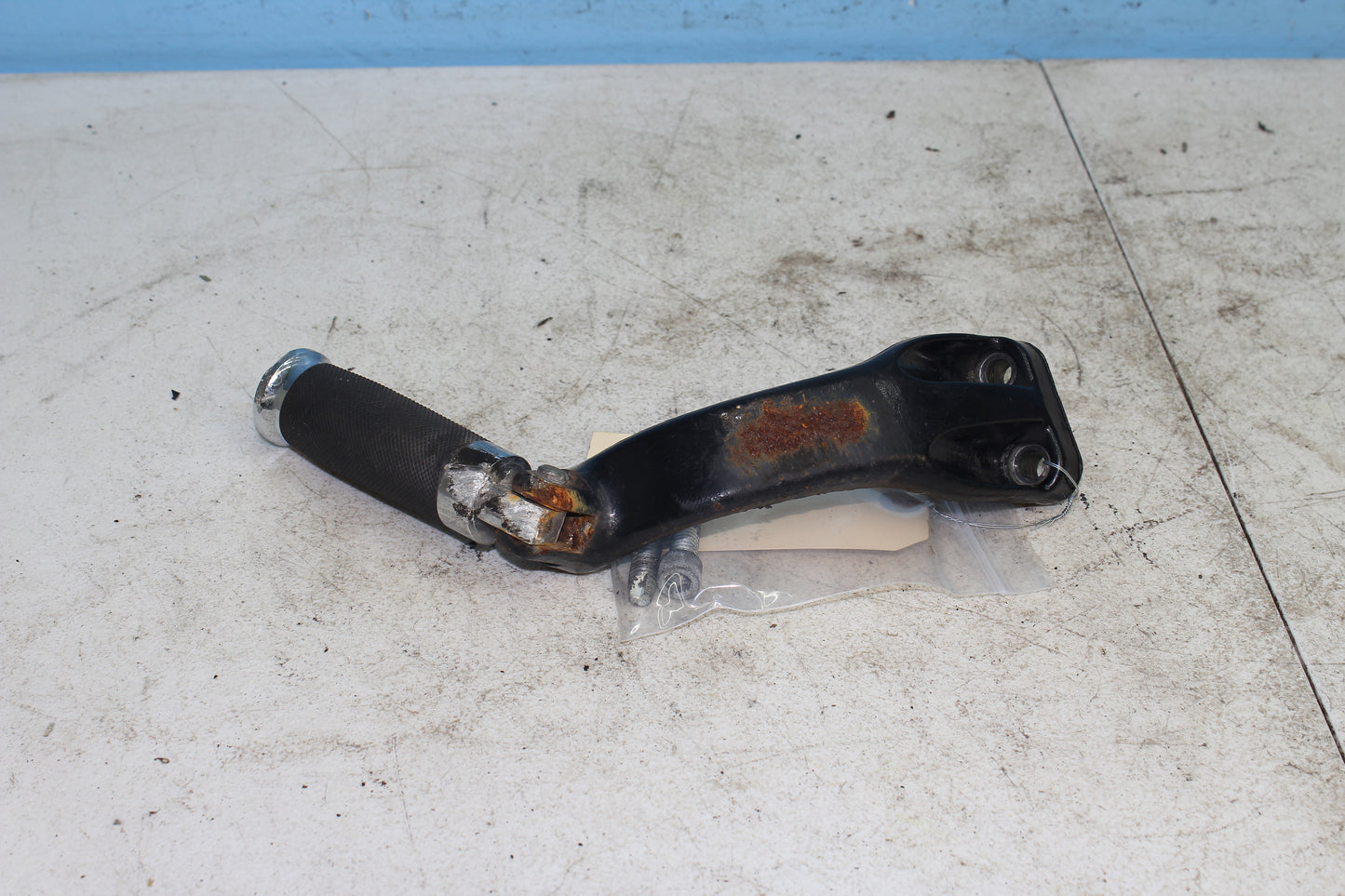 14-22 Harley Sportster Iron XL 883 OEM Left Driver Foot Peg w/ Mount *DMG*