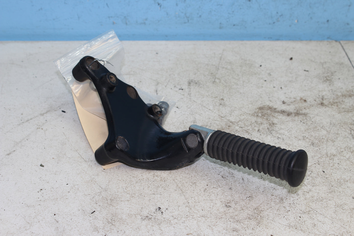 14-22 Harley Sportster Iron XL 883 Rear Right Passenger Foot Peg Mount
