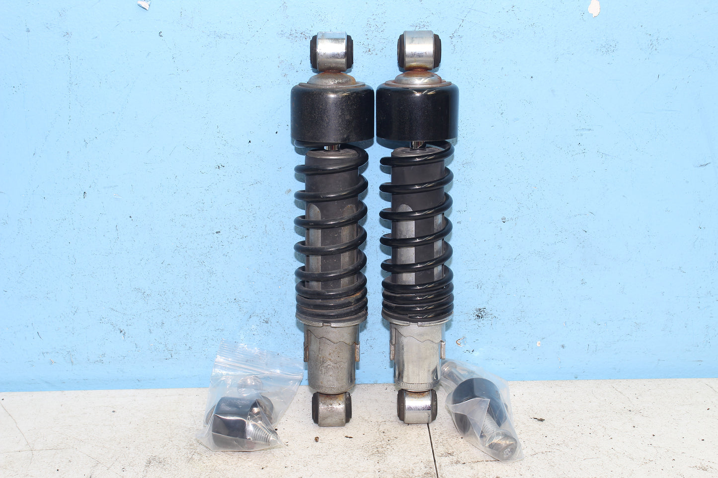 14-22 Harley Sportster Iron XL 883 OEM Rear Shocks Left Right 54550-10