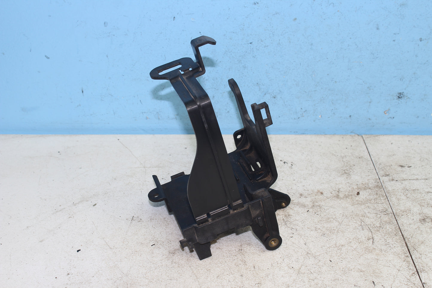 14-22 Harley Sportster Iron XL 883 OEM Battery Box Tray Mount 66000031 66000032