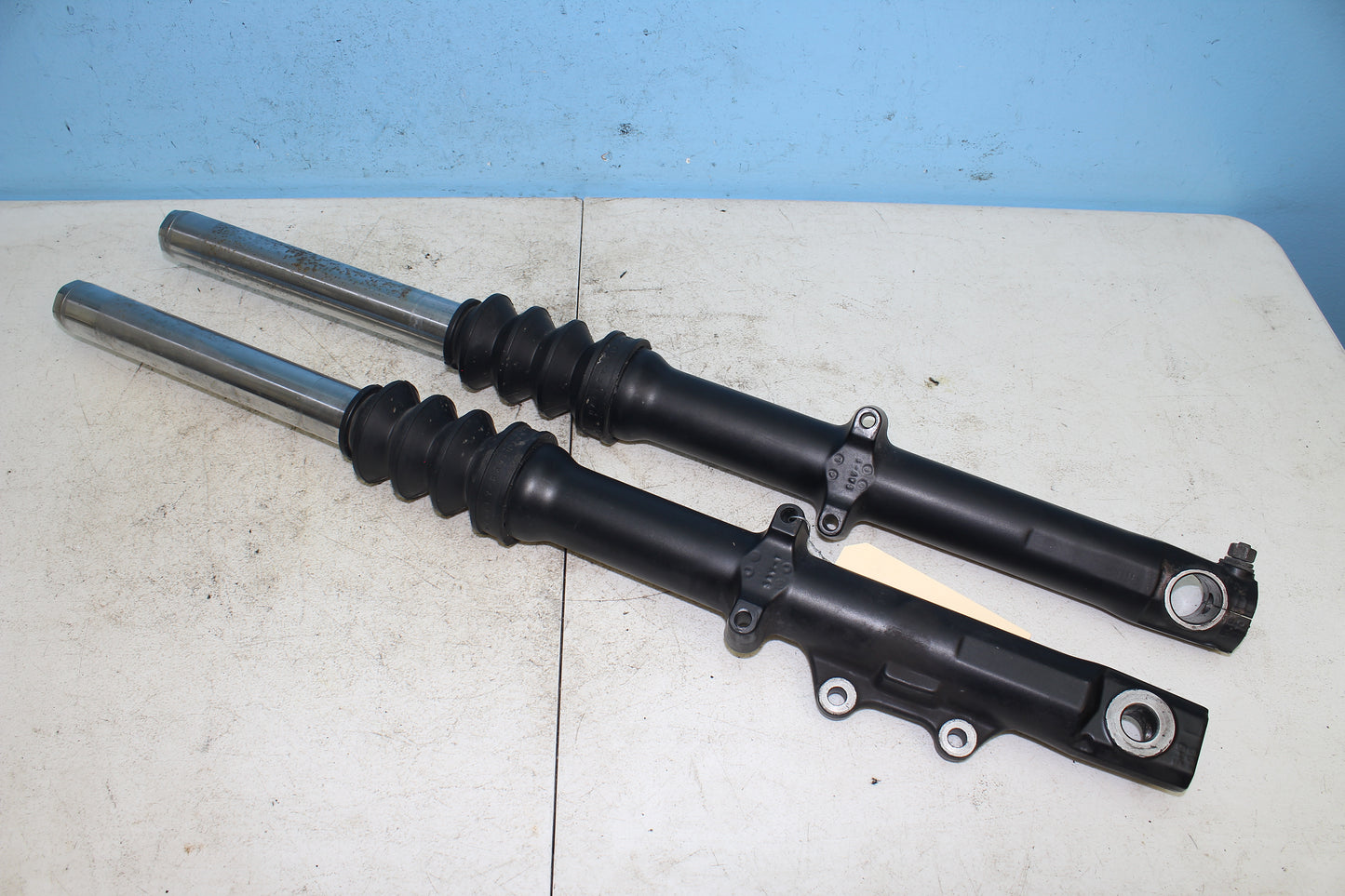 14-22 Harley Sportster Iron XL 883 OEM Forks Left Right 45400017 45400018
