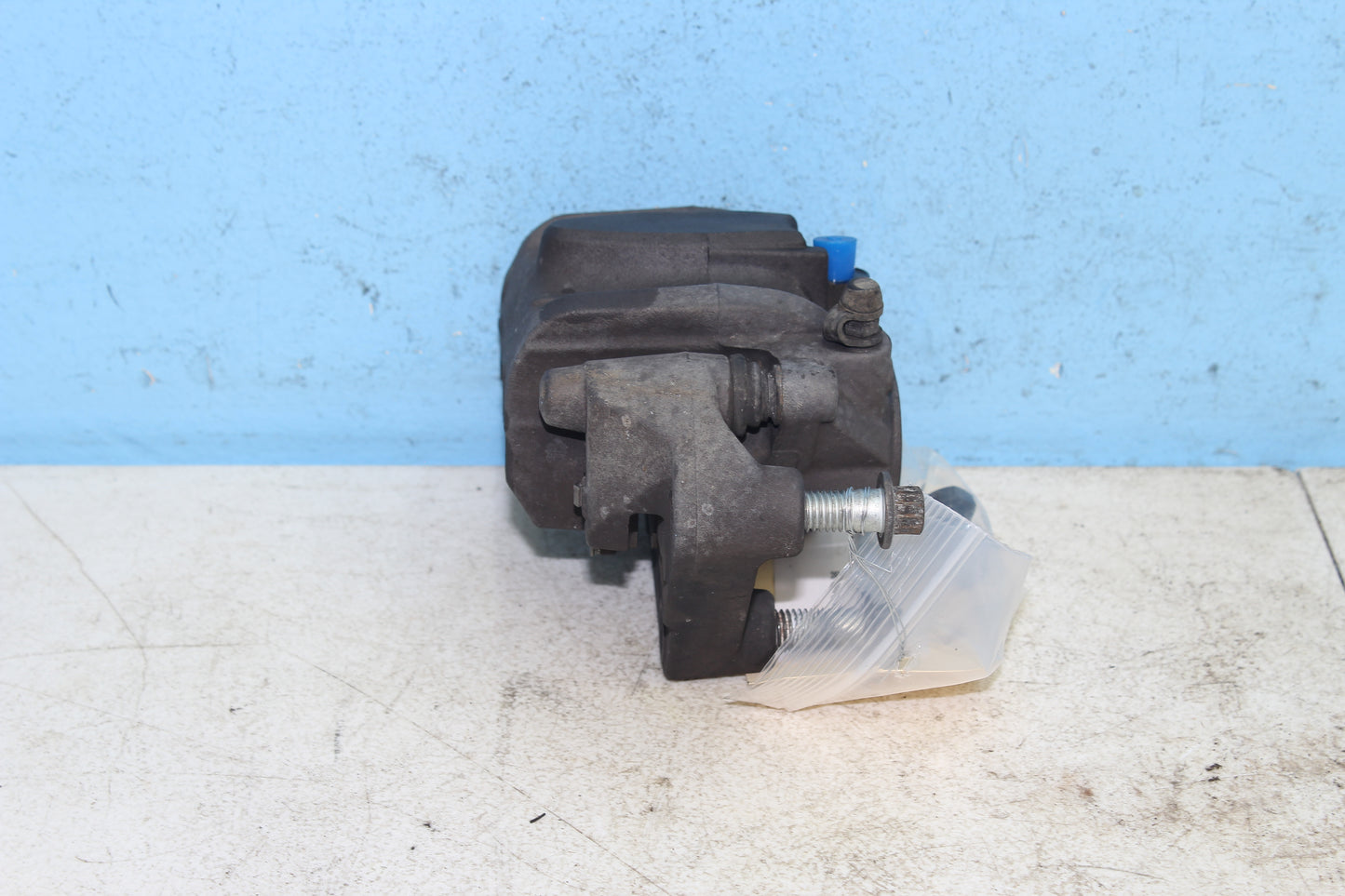 14-22 Harley Sportster Iron XL 883 OEM Front Brake Caliper 41300010 41300008