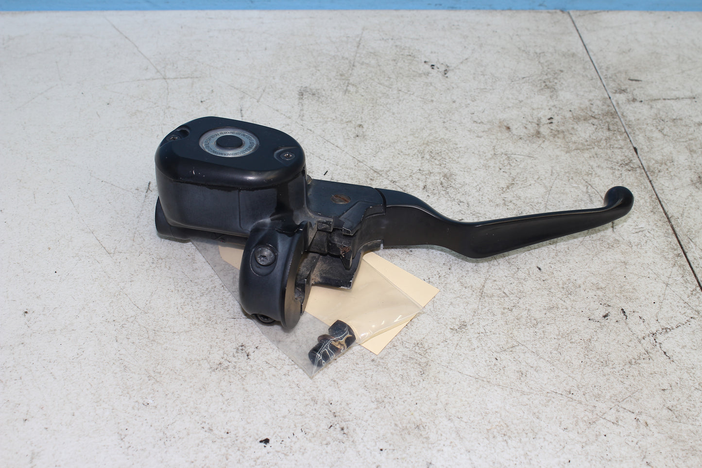 14-22 Harley Sportster Iron XL 883 OEM Front Brake Master Cylinder w/ Lever