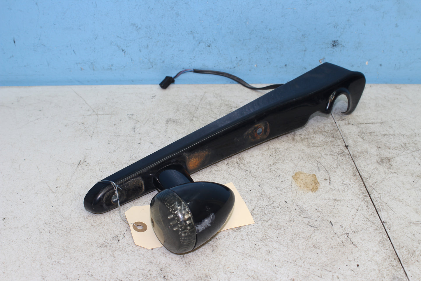 14-22 Harley Sportster Iron XL 883 OEM Rear Right Strut Cover Turn Signal