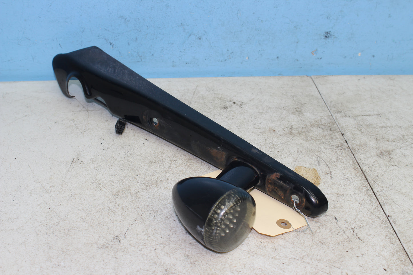 14-22 Harley Sportster Iron XL 883 OEM Rear Left Strut Cover Turn Signal