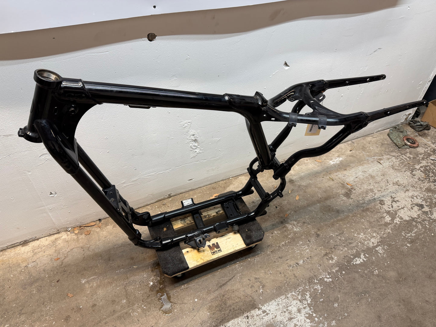 14-22 Harley Sportster Iron XL 883 OEM Frame *CLN* 47000031