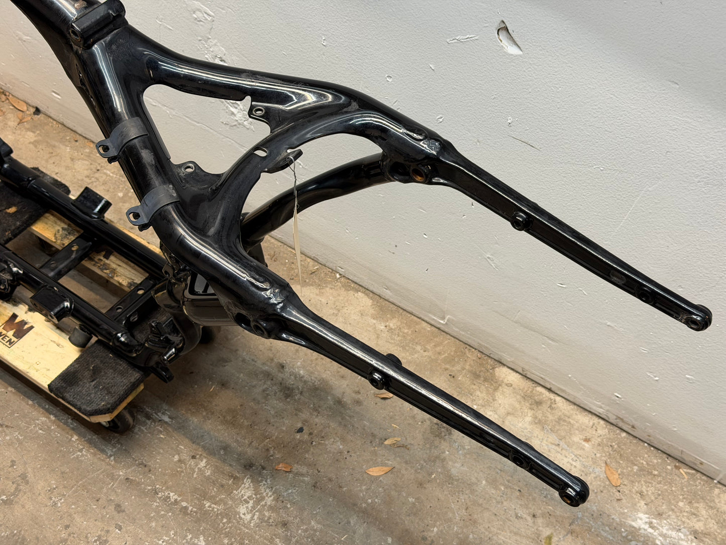 14-22 Harley Sportster Iron XL 883 OEM Frame *CLN* 47000031