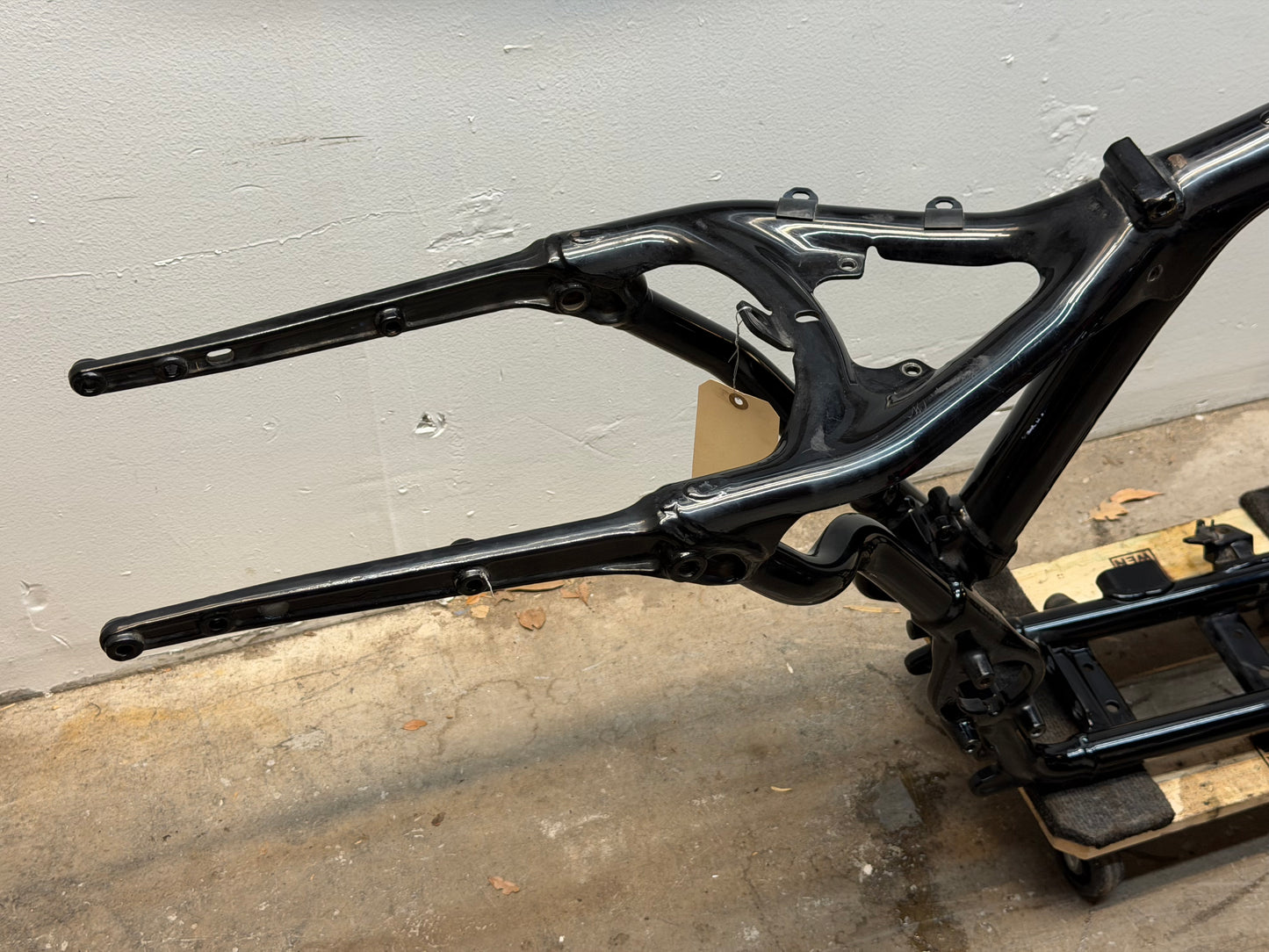 14-22 Harley Sportster Iron XL 883 OEM Frame *CLN* 47000031