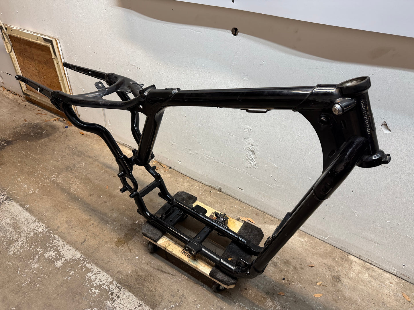 14-22 Harley Sportster Iron XL 883 OEM Frame *CLN* 47000031