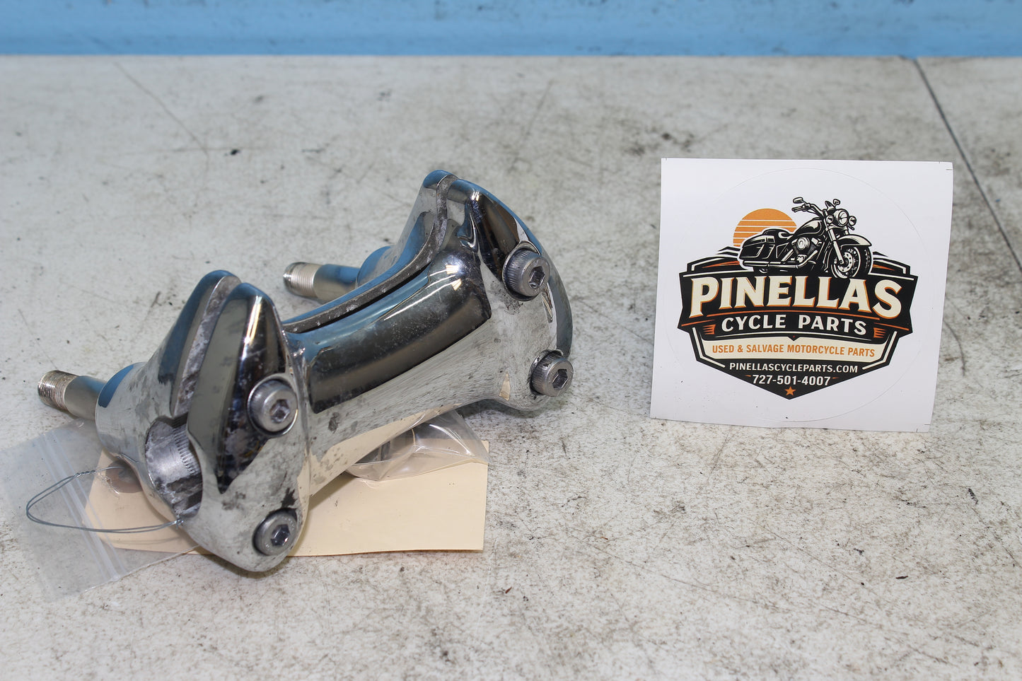 02-09 Yamaha V Star 1100 Silverado Bar Risers Mount Clamp