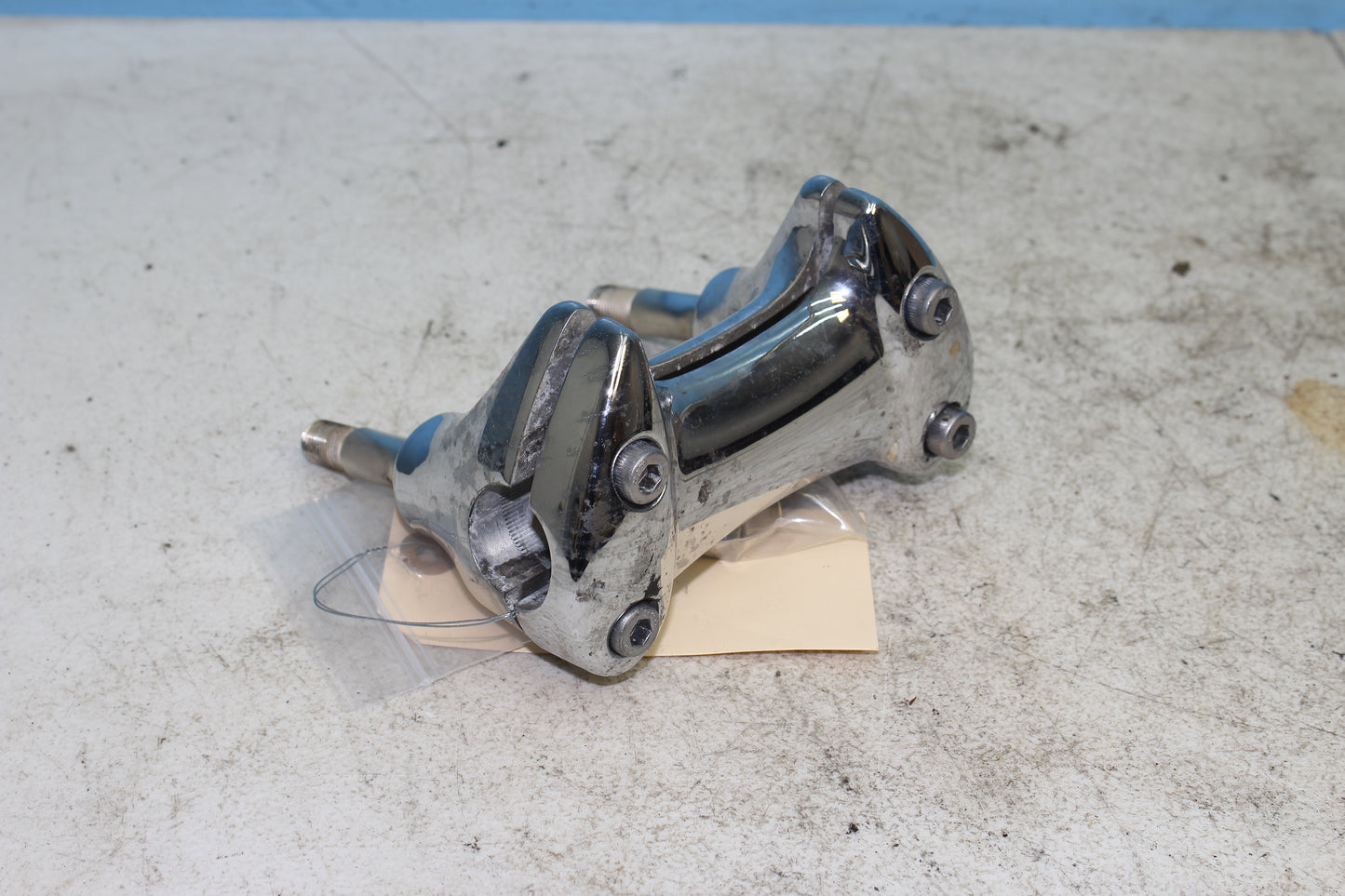 02-09 Yamaha V Star 1100 Silverado Bar Risers Mount Clamp