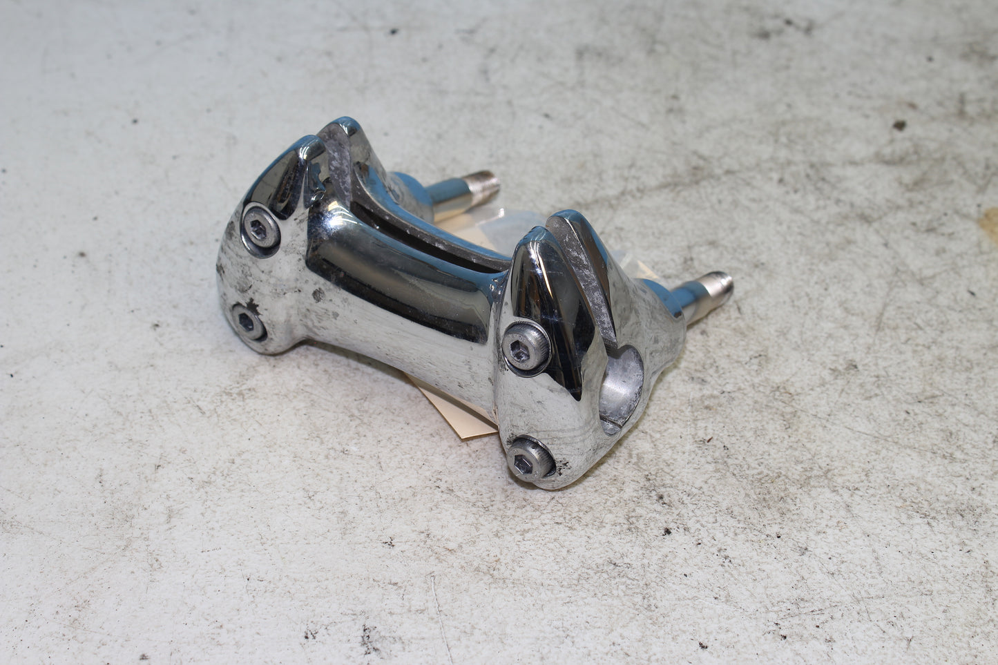 02-09 Yamaha V Star 1100 Silverado Bar Risers Mount Clamp