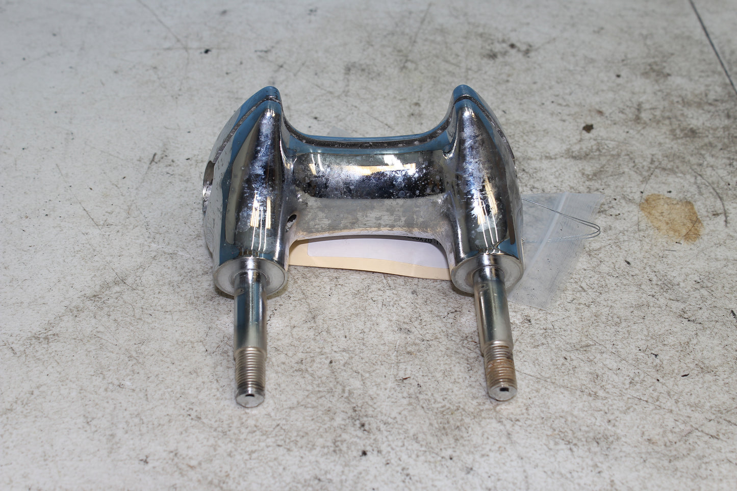 02-09 Yamaha V Star 1100 Silverado Bar Risers Mount Clamp