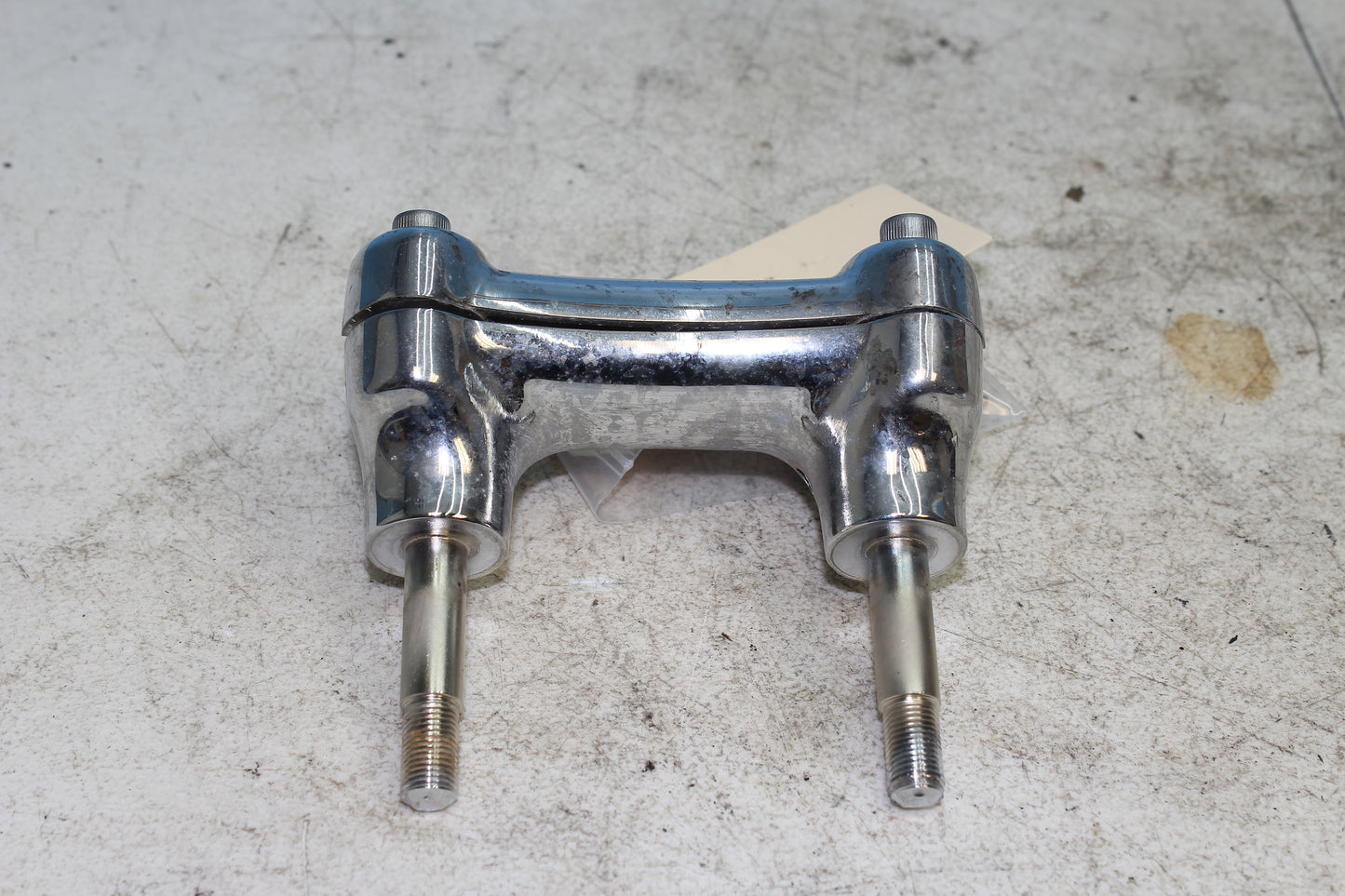 02-09 Yamaha V Star 1100 Silverado Bar Risers Mount Clamp
