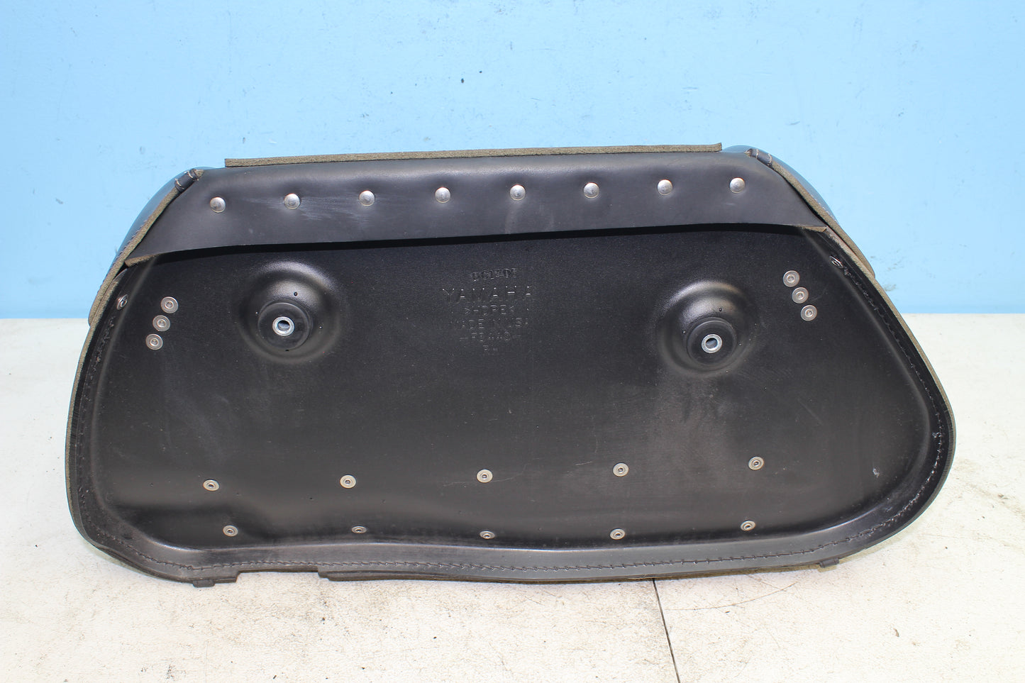 02-09 Yamaha V Star 1100 Silverado OEM Right Saddlebag Luggage Storage