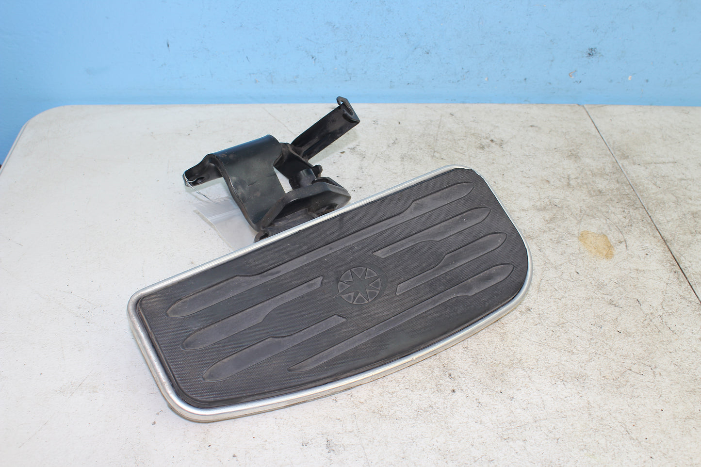 02-09 Yamaha V Star 1100 Silverado Right Floorboard Foot Rest Mount Bracket