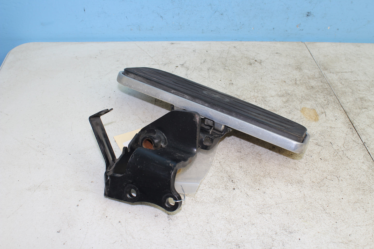 02-09 Yamaha V Star 1100 Silverado Right Floorboard Foot Rest Mount Bracket