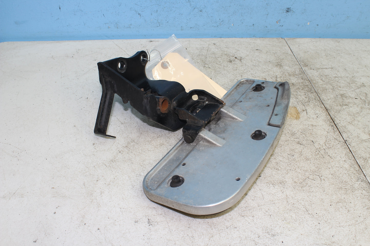 02-09 Yamaha V Star 1100 Silverado Right Floorboard Foot Rest Mount Bracket
