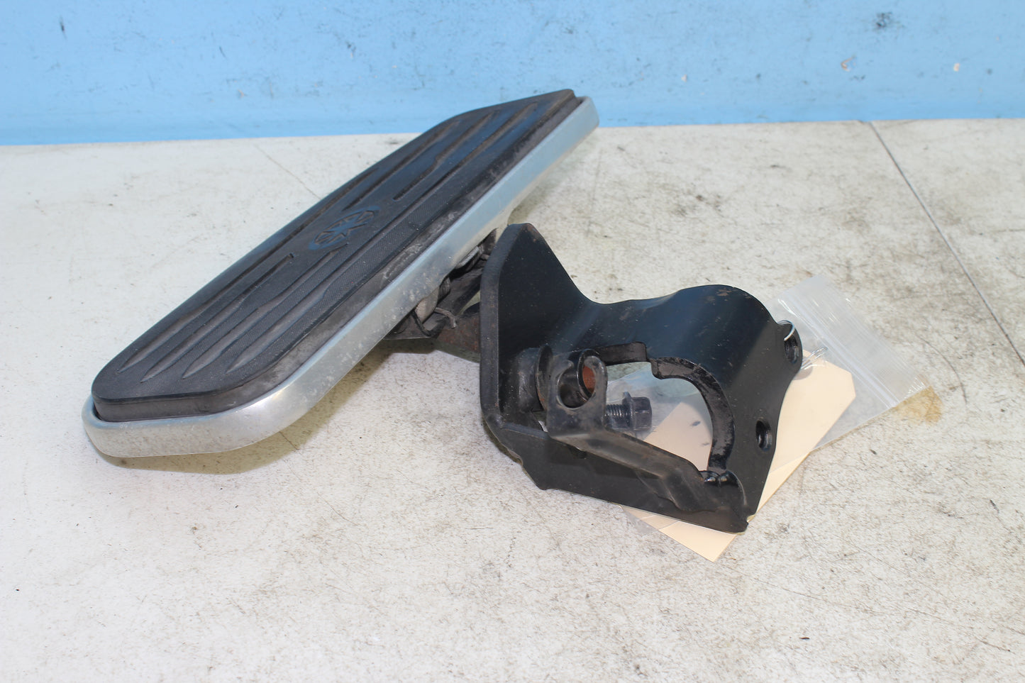 02-09 Yamaha V Star 1100 Silverado Right Floorboard Foot Rest Mount Bracket