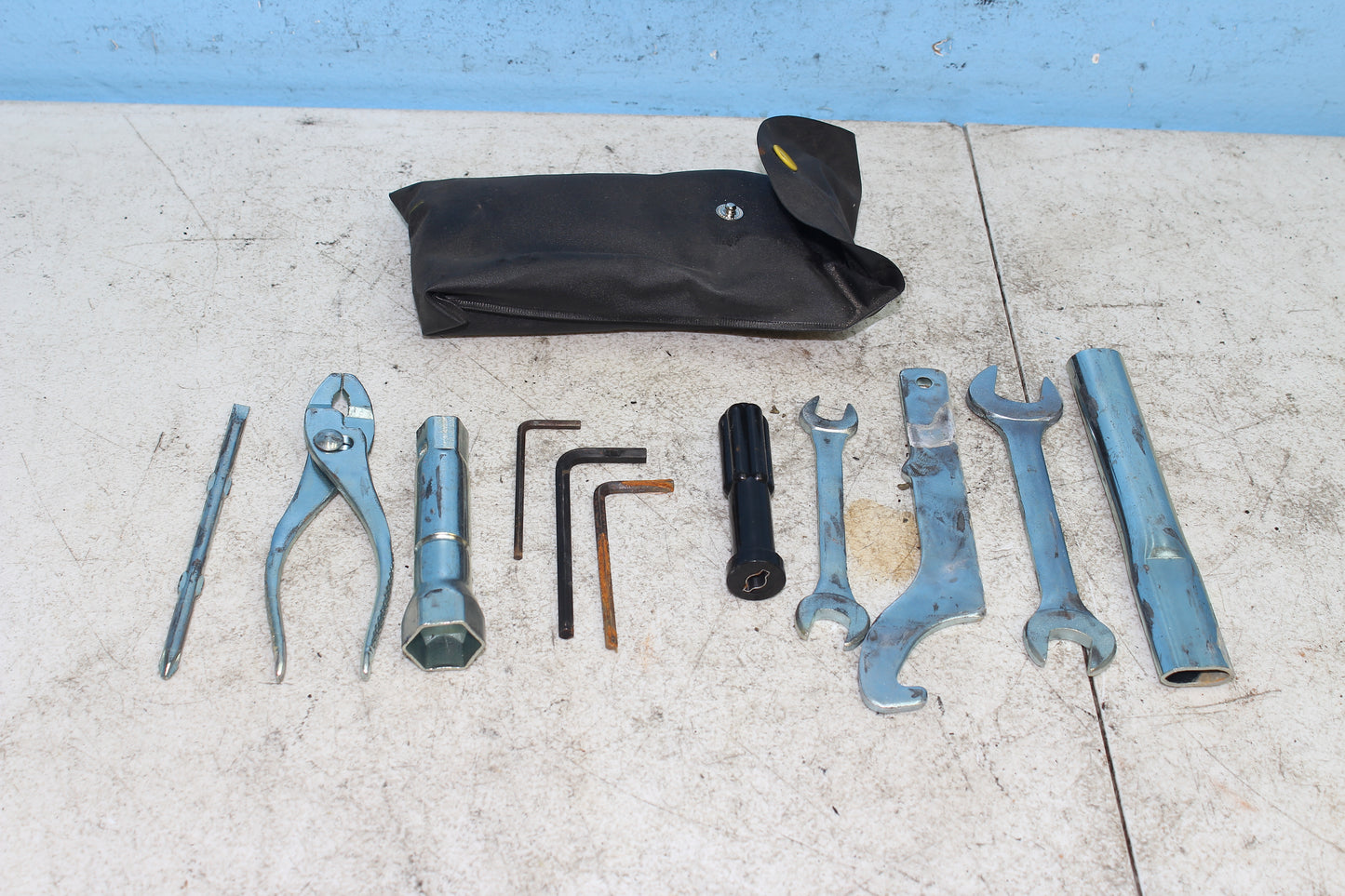 02-09 Yamaha V Star 1100 Silverado OEM Tool Bag Kit Set 5EL-28100-10-00