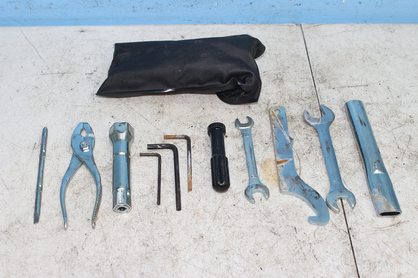 02-09 Yamaha V Star 1100 Silverado OEM Tool Bag Kit Set 5EL-28100-10-00